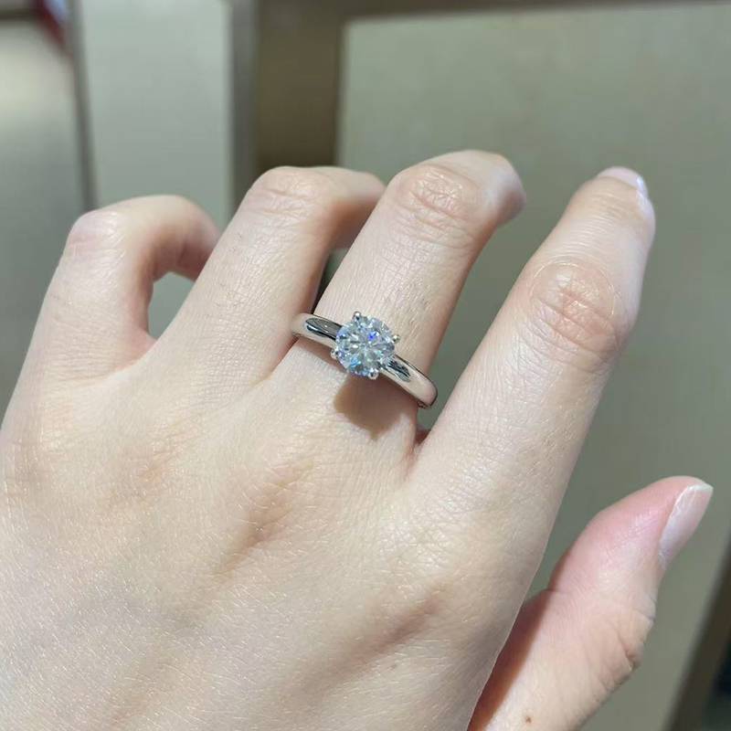 四爪女戒S925银镀白金定制选款主石莫桑钻1.2ct/副石高碳钻